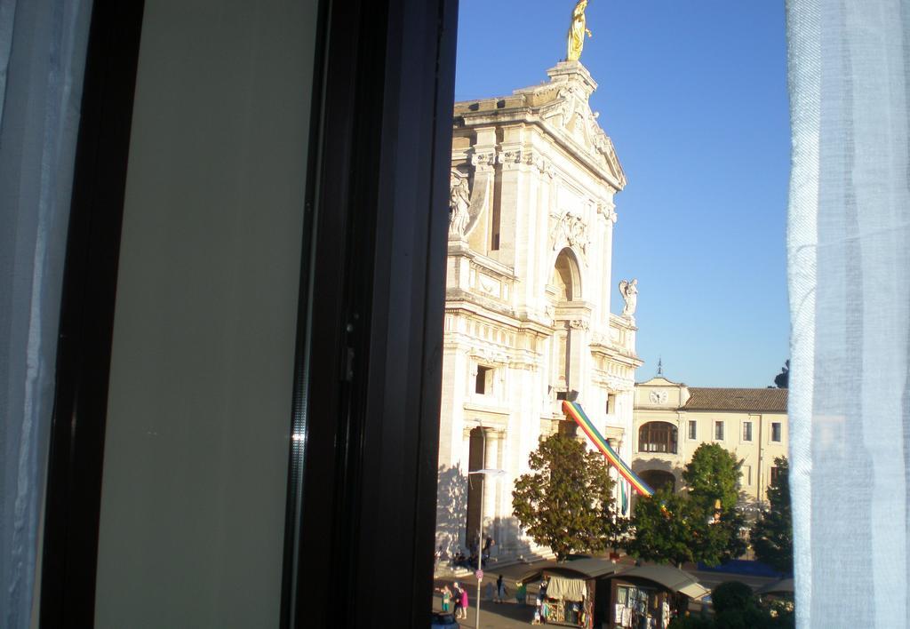 Hotel Piazza Degli Angeli Assisi Zimmer foto
