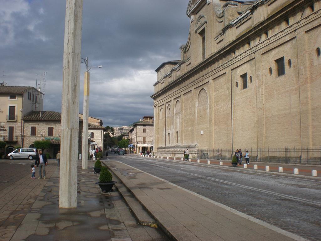 Hotel Piazza Degli Angeli Assisi Exterior foto