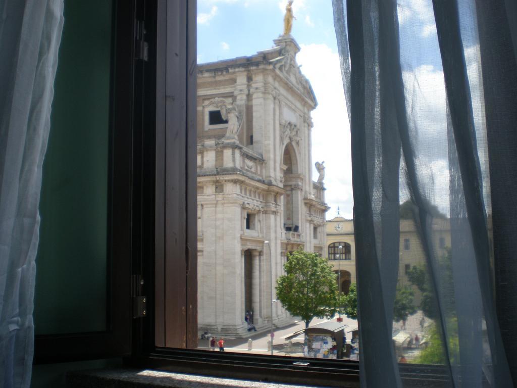 Hotel Piazza Degli Angeli Assisi Zimmer foto