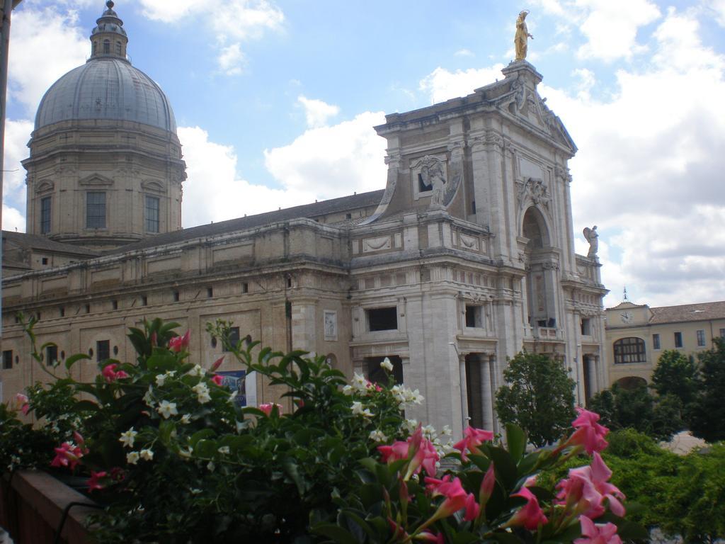 Hotel Piazza Degli Angeli Assisi Exterior foto