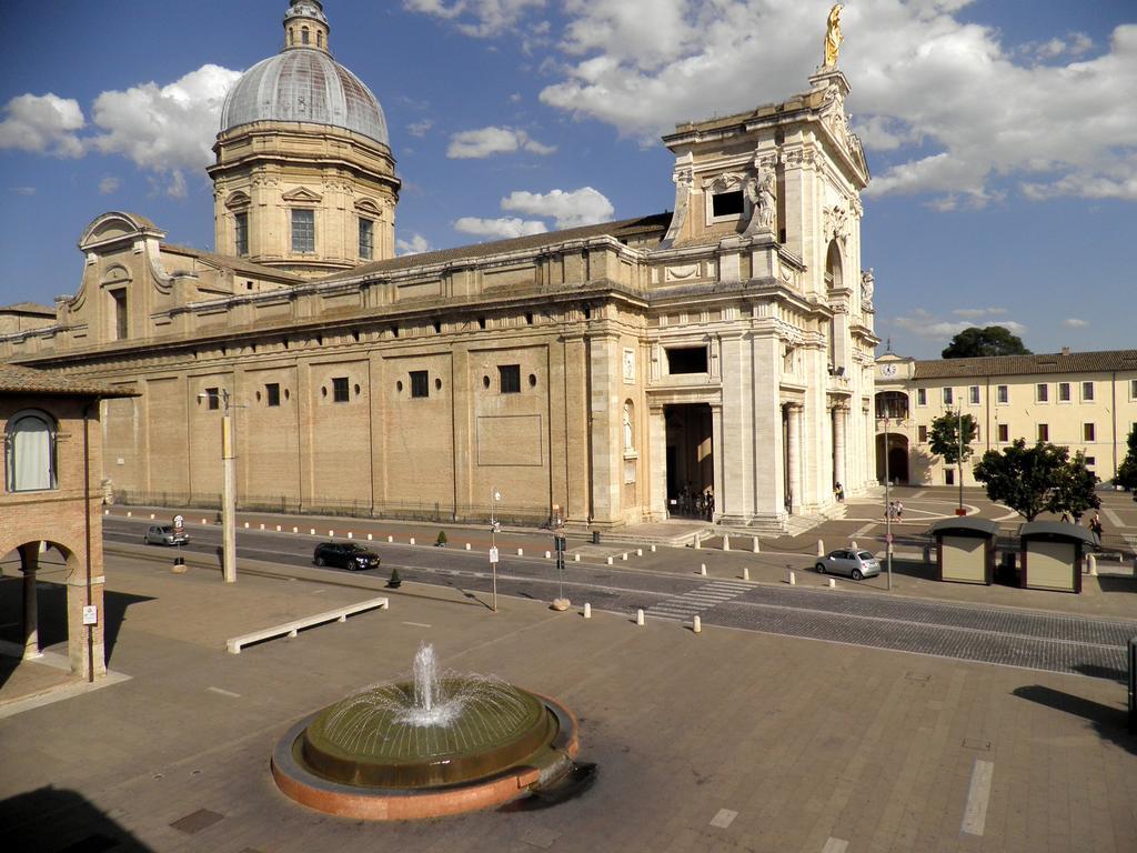 Hotel Piazza Degli Angeli Assisi Exterior foto